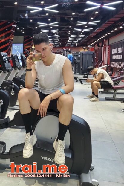 Model Thời Trang Cao 1m80 Đẹp Trai Làm Kín Đáo Tránh Thủ Khách ( Thuận A390 )