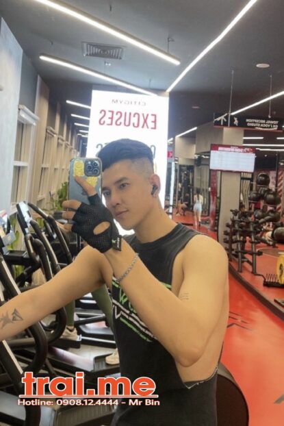 Model Thời Trang Cao 1m80 Đẹp Trai Làm Kín Đáo Tránh Thủ Khách ( Thuận A390 )