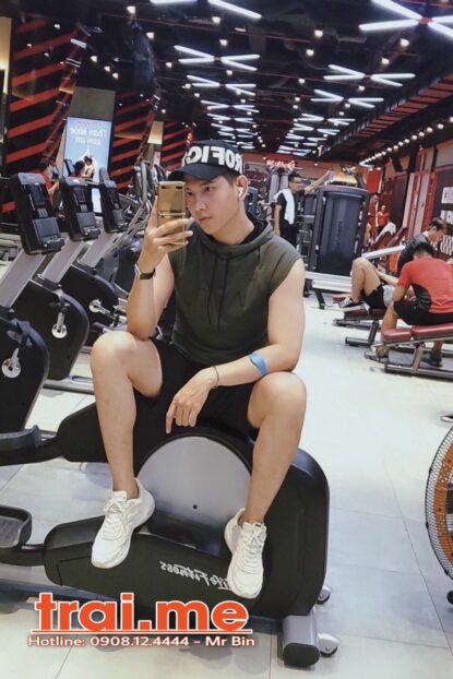 Model Thời Trang Cao 1m80 Đẹp Trai Làm Kín Đáo Tránh Thủ Khách ( Thuận A390 )